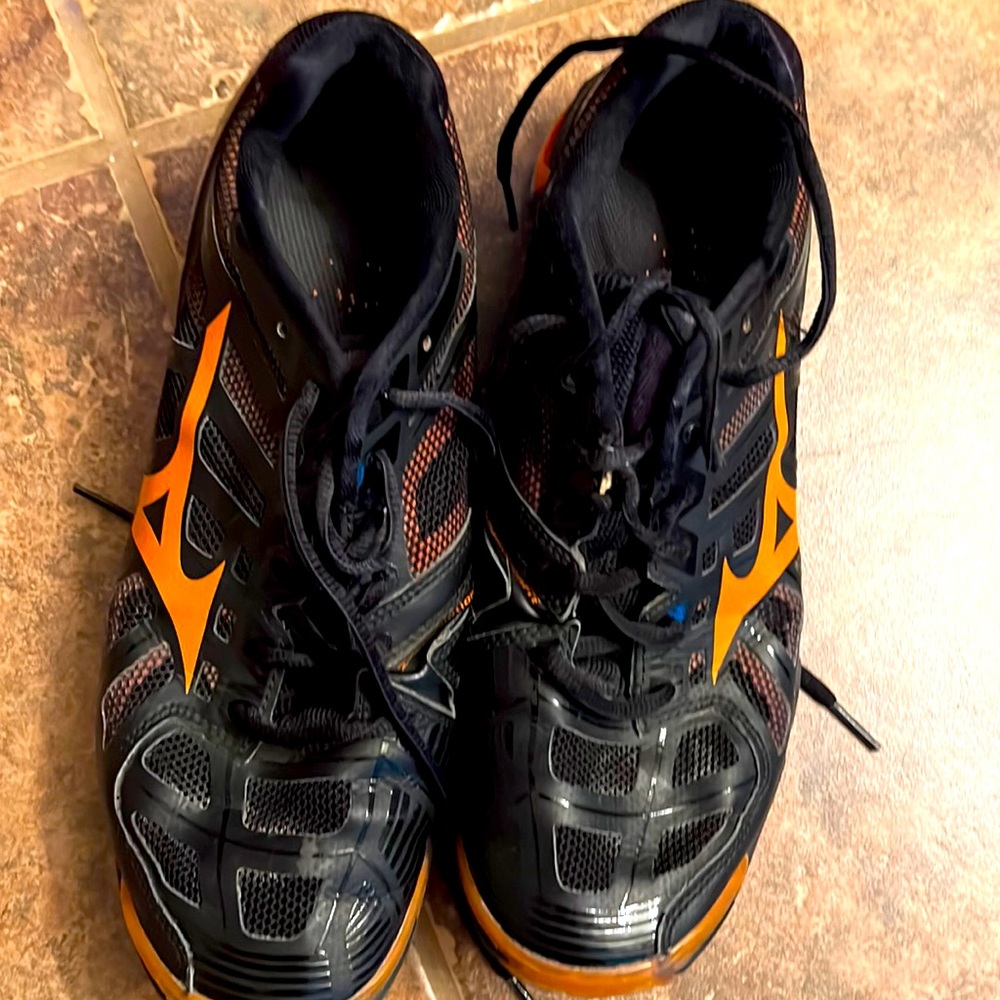 Mizuno volleyball shoes lots of life left - daughter wore part of a season